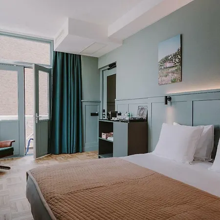 Supernova Hotel 4*